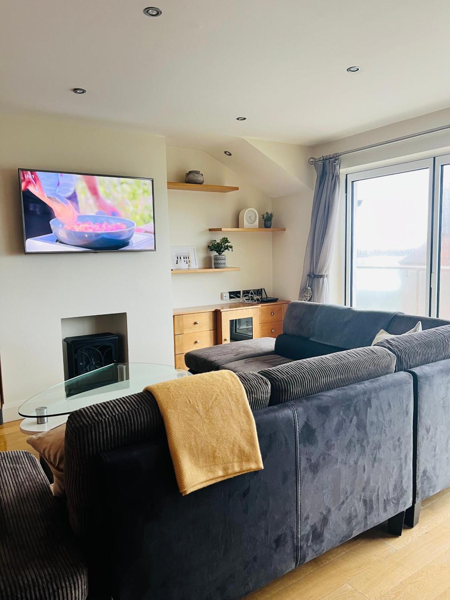 Penthouse Apartment - Town Centre, Sea Views, Secure Parking Portrush Esterno foto