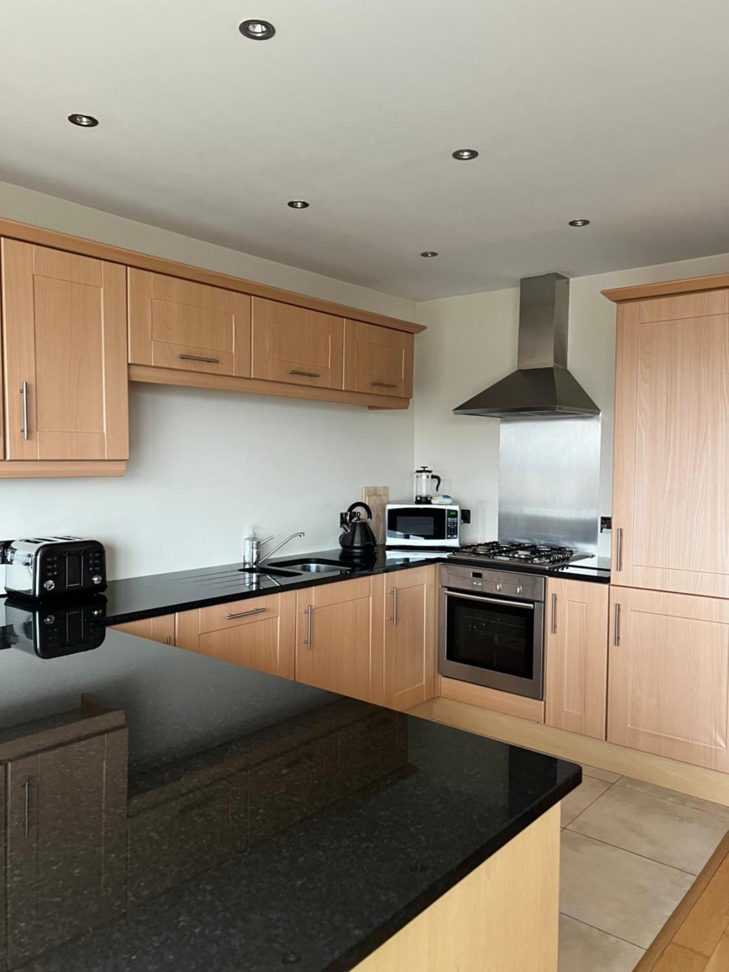Penthouse Apartment - Town Centre, Sea Views, Secure Parking Portrush Esterno foto