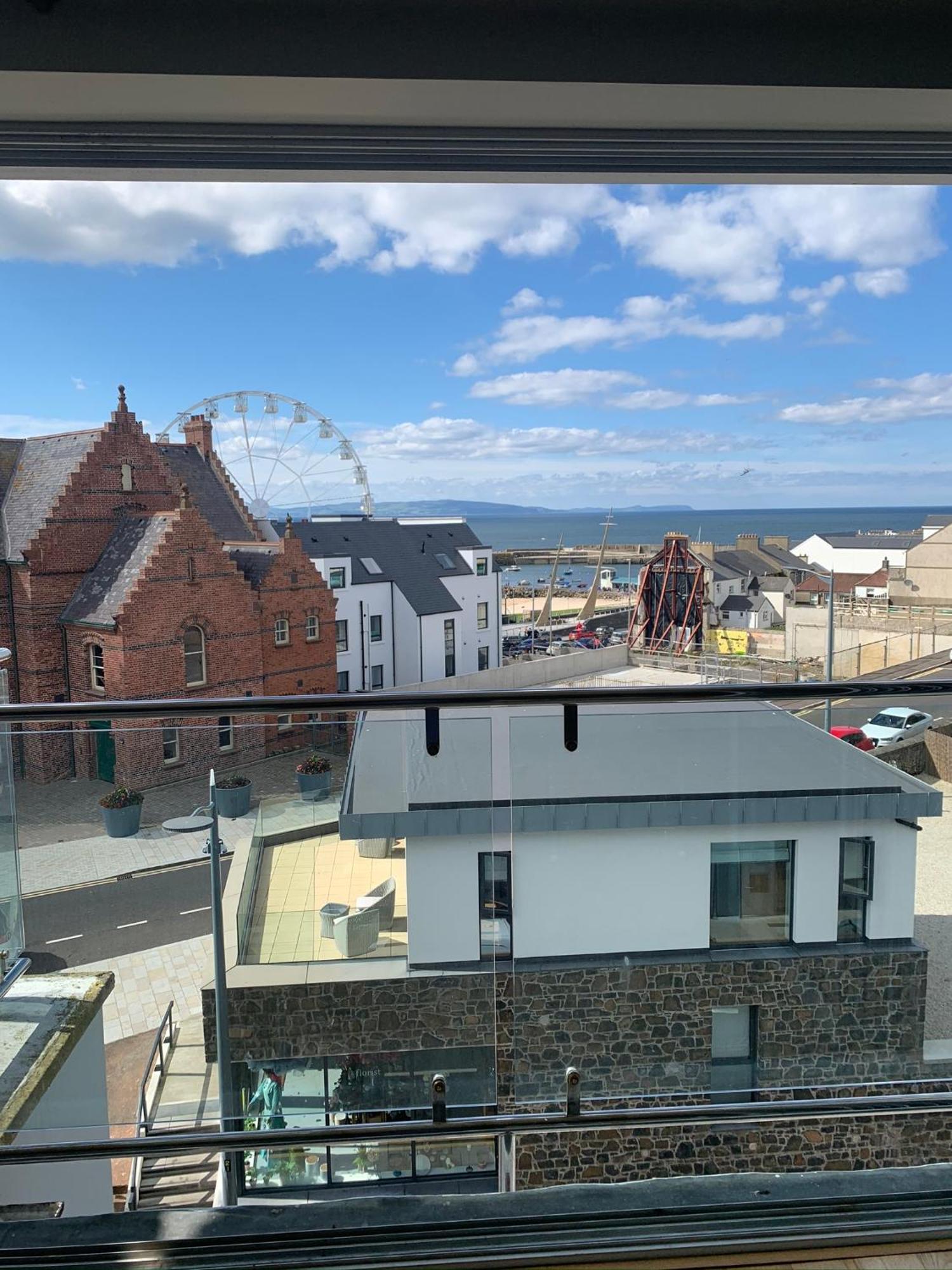 Penthouse Apartment - Town Centre, Sea Views, Secure Parking Portrush Esterno foto