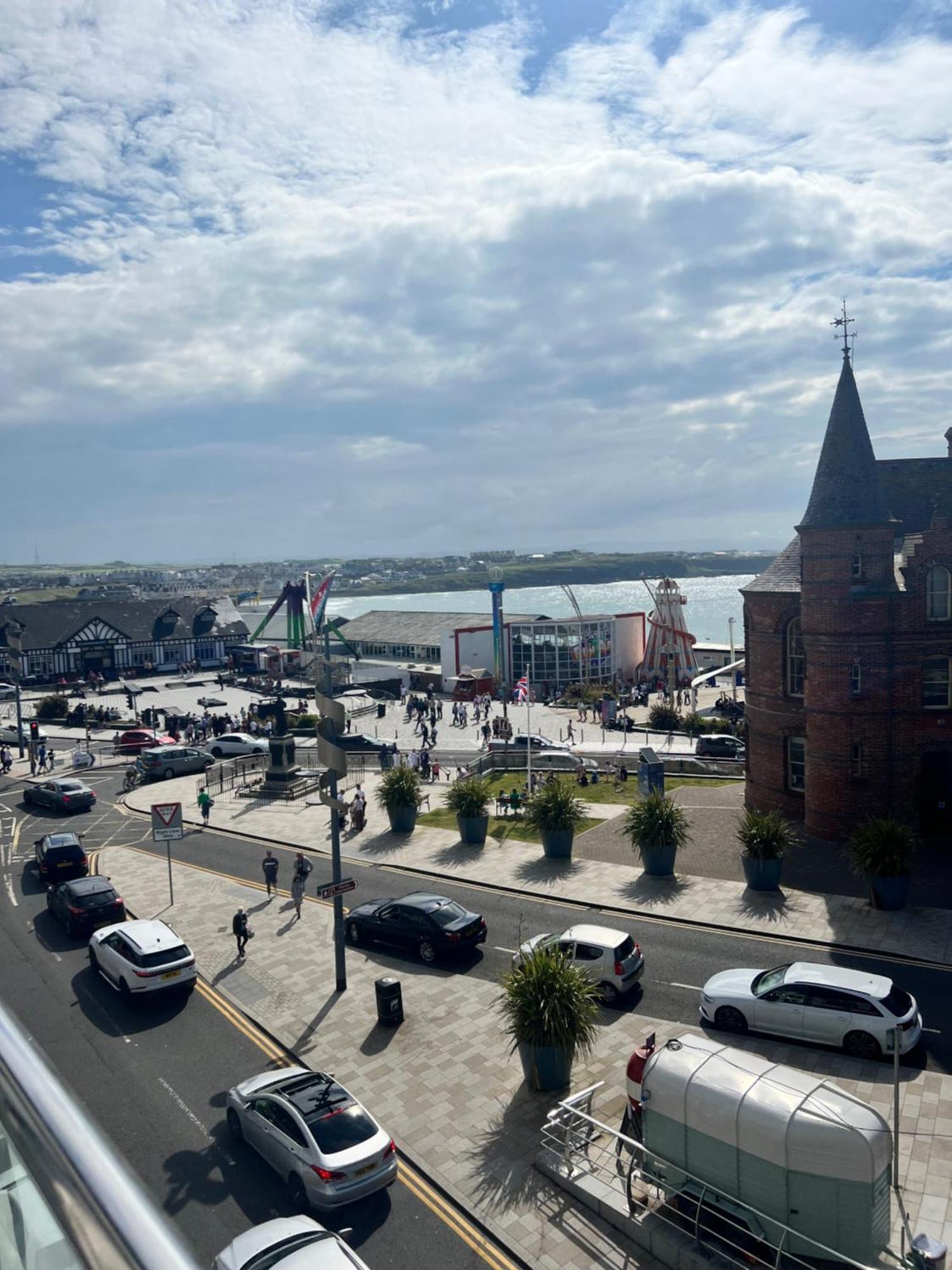Penthouse Apartment - Town Centre, Sea Views, Secure Parking Portrush Esterno foto