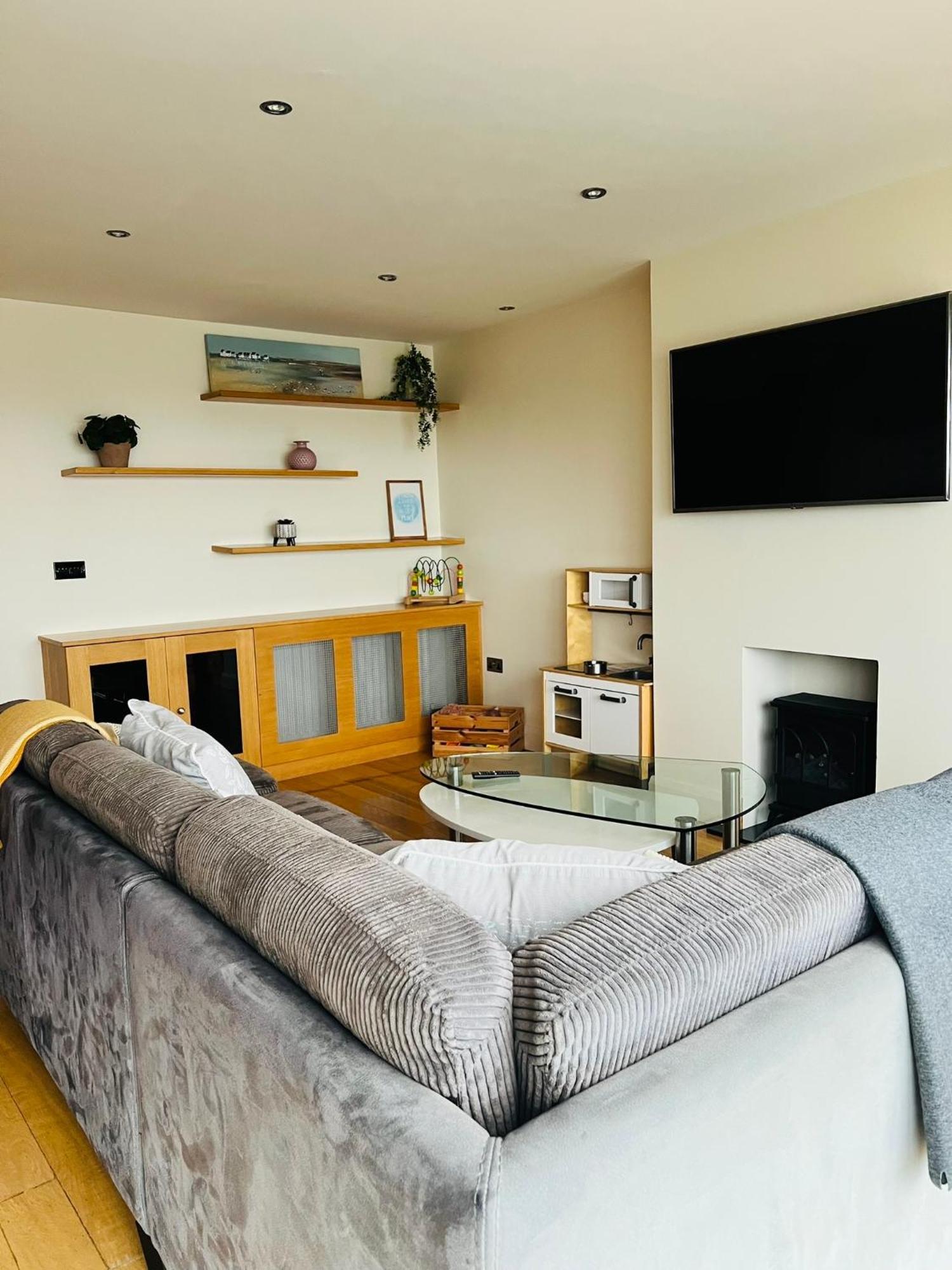 Penthouse Apartment - Town Centre, Sea Views, Secure Parking Portrush Esterno foto